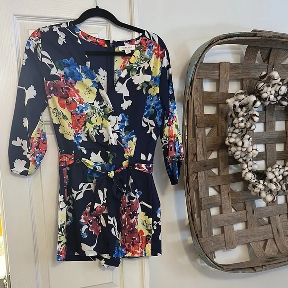 Yumi Kim Floral Navy Romper - Picture 2 of 8